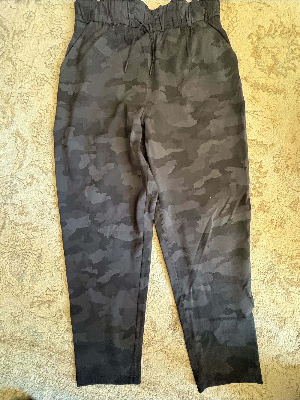 lululemon athletica women’s Black Charcoal Camow Joggers